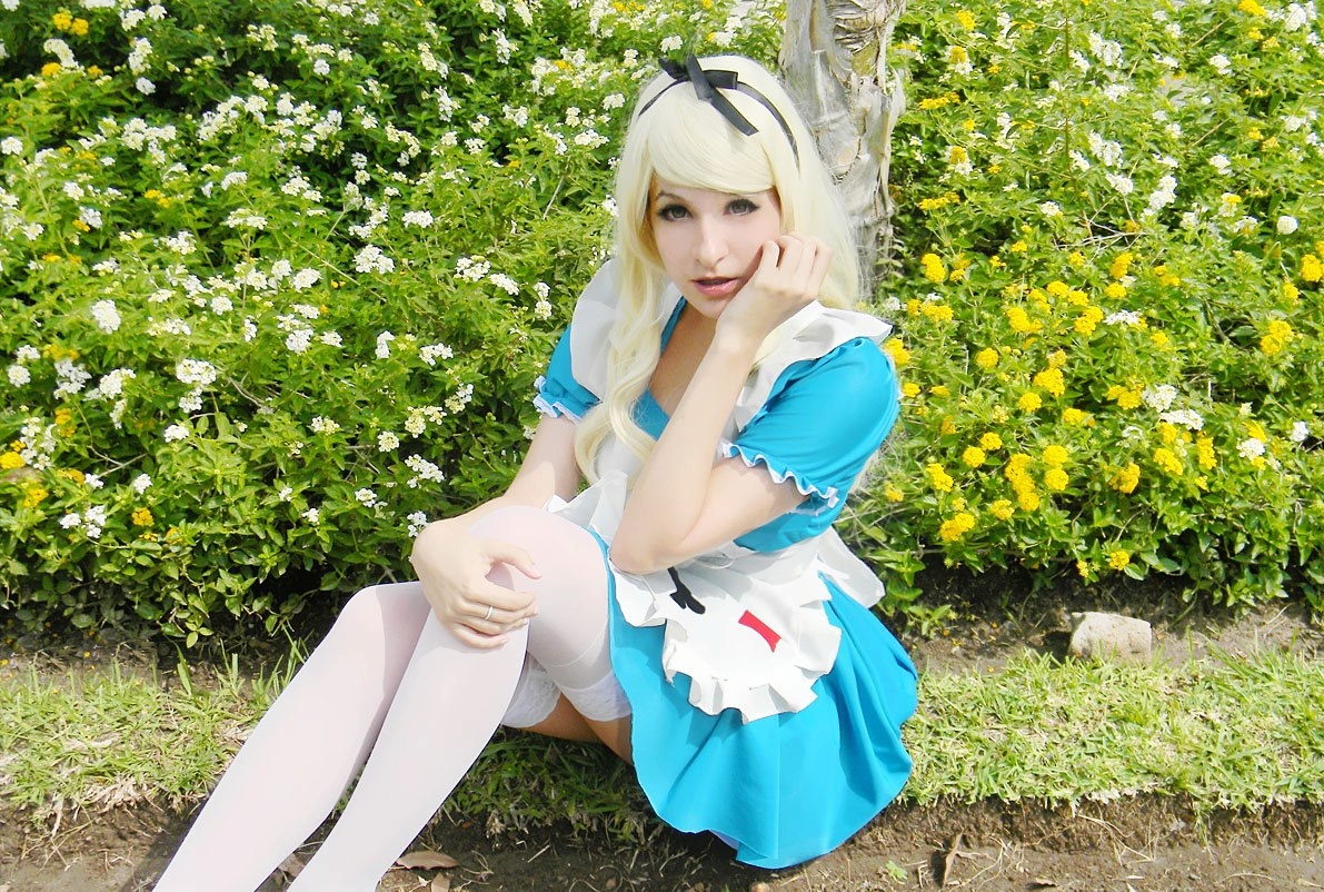 Cosplayer: Pinkie Bunny - Alice (Alice in Wonderland) 9