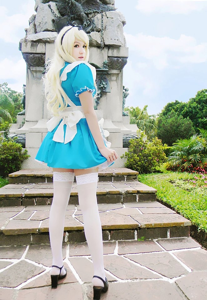 Cosplayer: Pinkie Bunny - Alice (Alice in Wonderland) 11