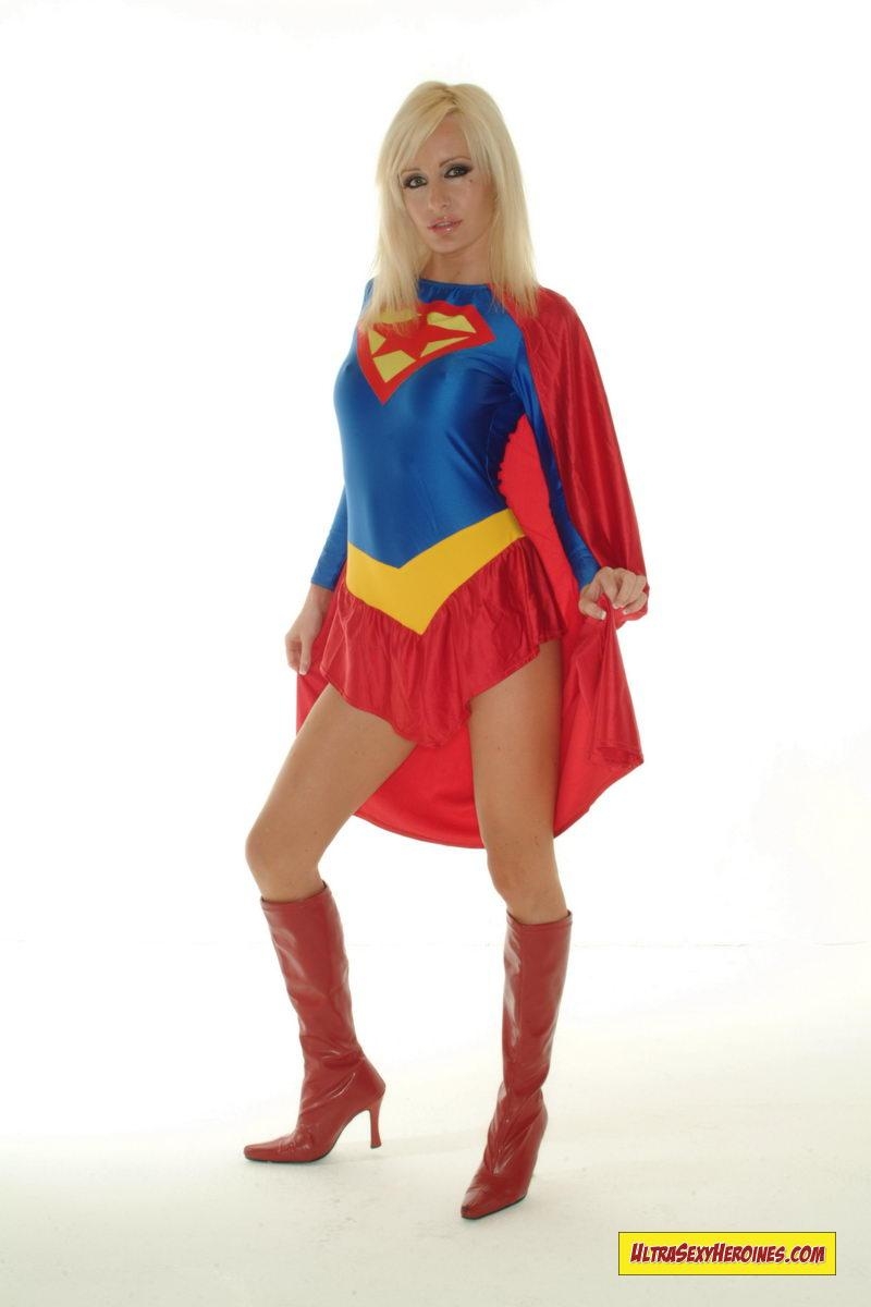 [UltraSexyHeroines] Sexy Blonde Super Heroine Cosplay Nude 26
