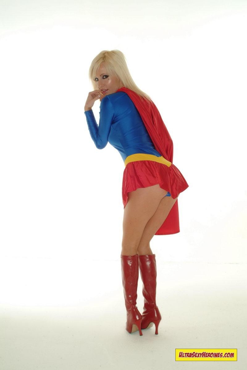 [UltraSexyHeroines] Sexy Blonde Super Heroine Cosplay Nude 34