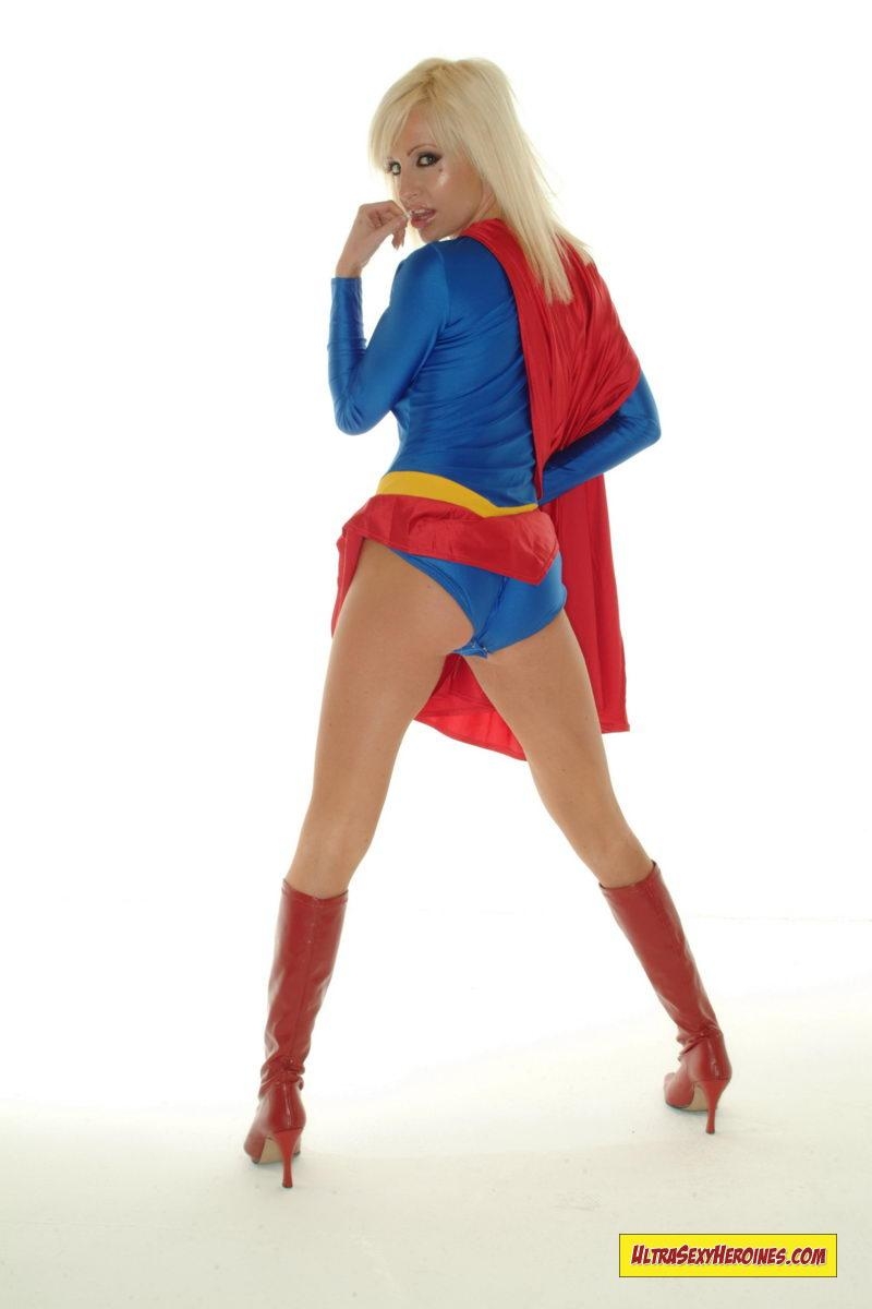 [UltraSexyHeroines] Sexy Blonde Super Heroine Cosplay Nude 41