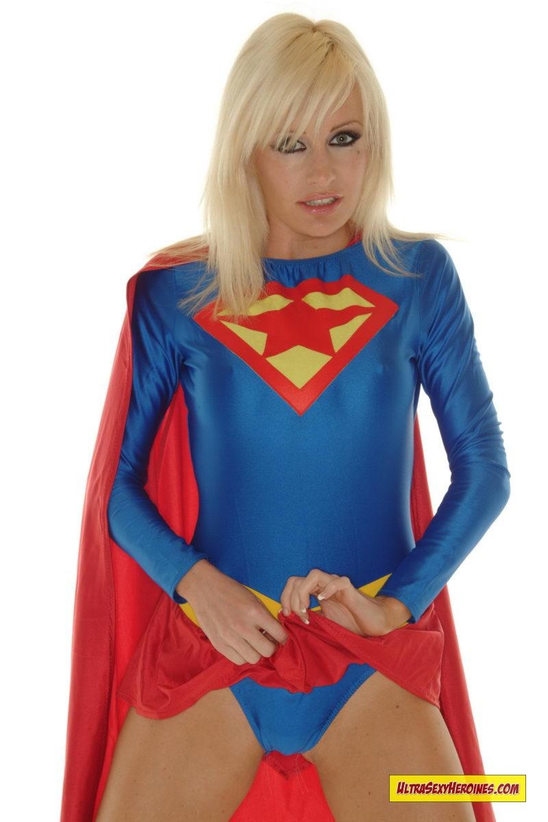 [UltraSexyHeroines] Sexy Blonde Super Heroine Cosplay Nude 45