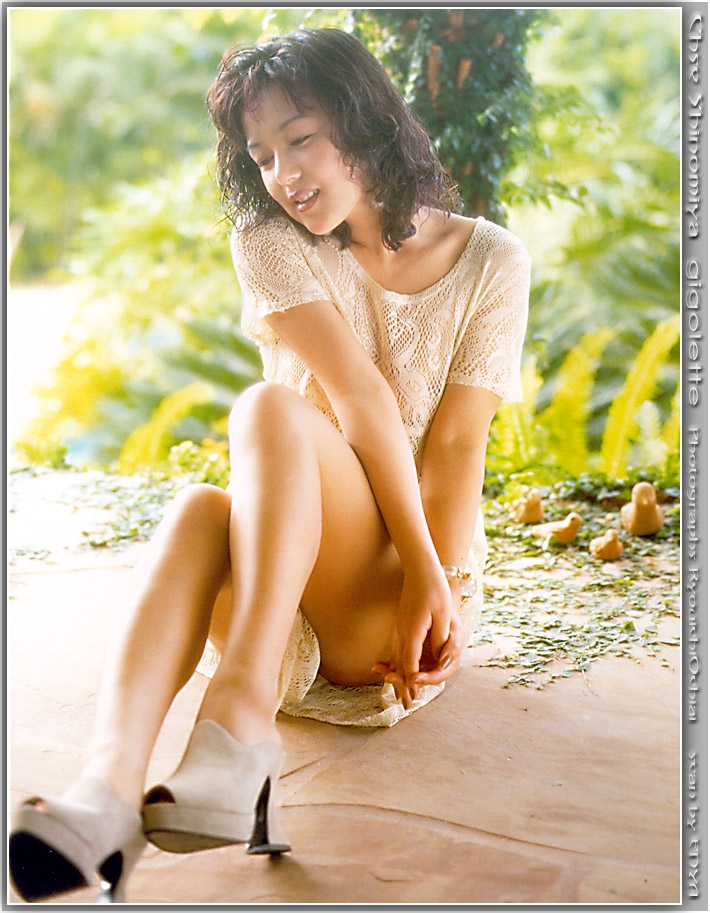 Chise Shinomiya's Gigolette (1995) photobook 44