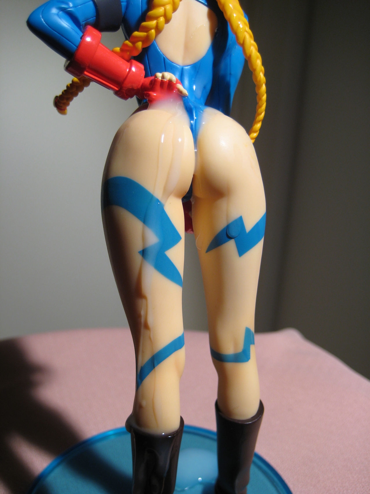 Ryomou Shimei & Cammy White Figurines 3