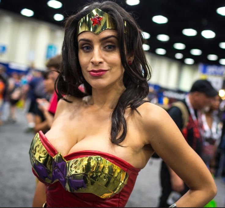 Essential Wonder Woman Cosplay 12