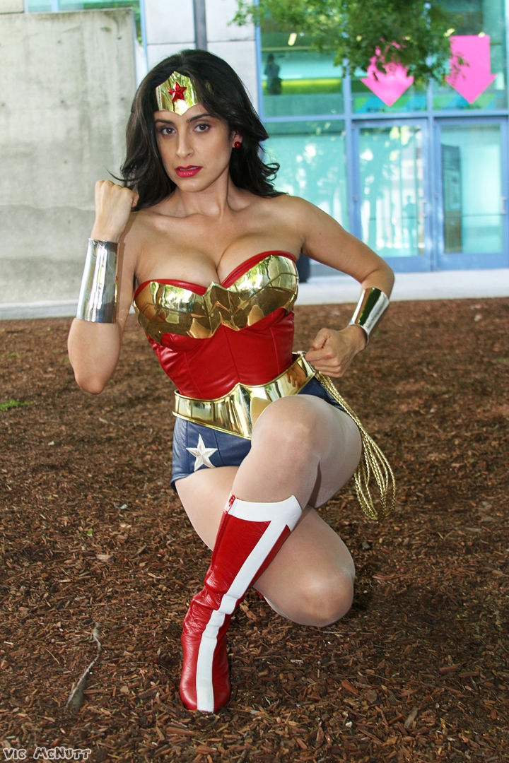 Essential Wonder Woman Cosplay 22