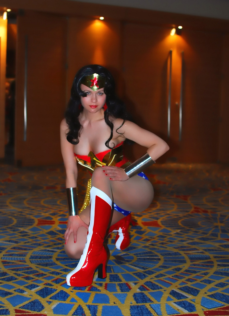Essential Wonder Woman Cosplay 2