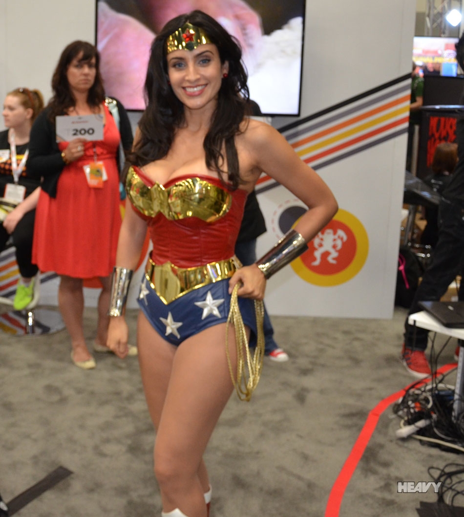 Essential Wonder Woman Cosplay 30