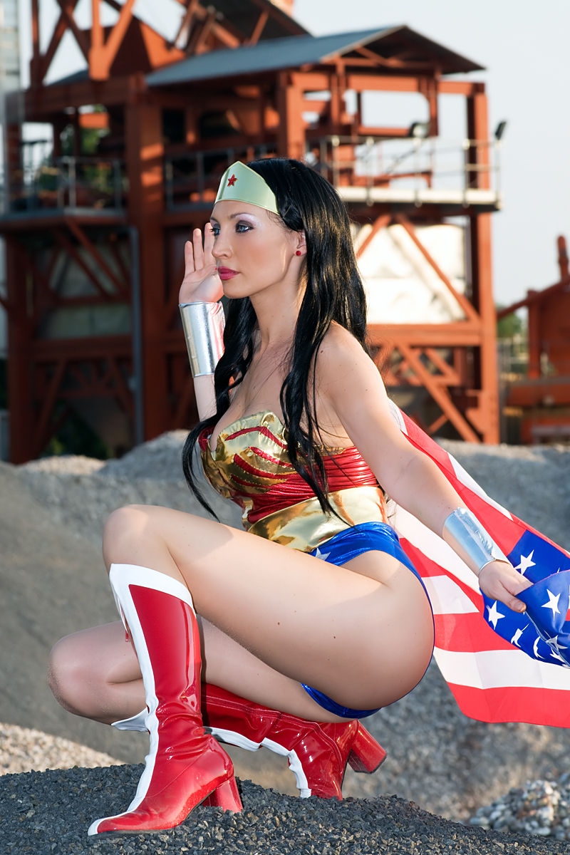 Essential Wonder Woman Cosplay 75