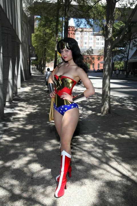 Essential Wonder Woman Cosplay 8