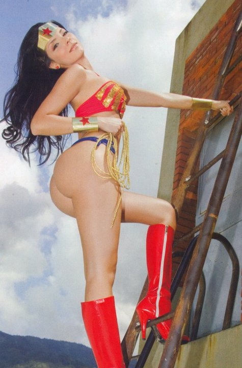 Essential Wonder Woman Cosplay 96