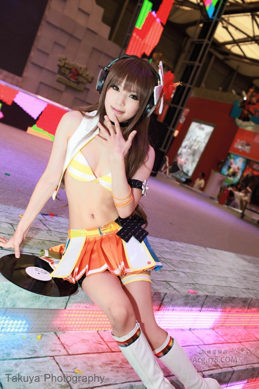 Iroha Umegiri (Beatmania IIDX 18 Resort Anthem) cosplay by Kipi! 114