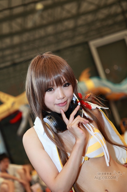 Iroha Umegiri (Beatmania IIDX 18 Resort Anthem) cosplay by Kipi! 121