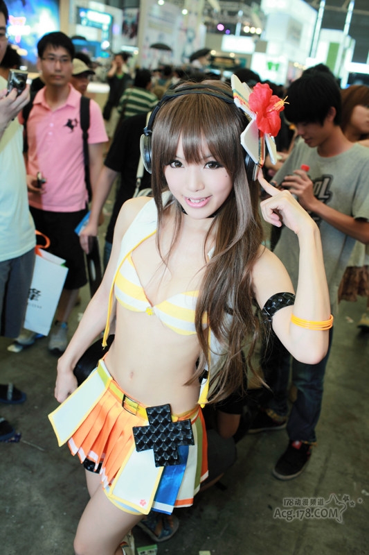 Iroha Umegiri (Beatmania IIDX 18 Resort Anthem) cosplay by Kipi! 125