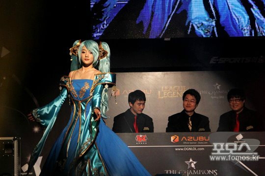 Best Sona Cosplay Collection UPDATE: 03/09/2004 15