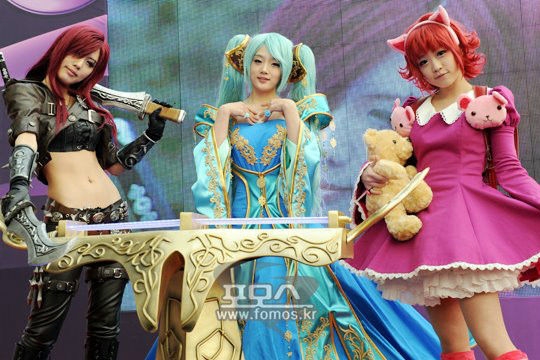 Best Sona Cosplay Collection UPDATE: 03/09/2004 90