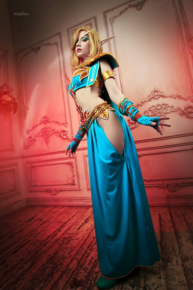 Blood Elf wearing Robes of the Guardian Saint (World of Warcraft) 0
