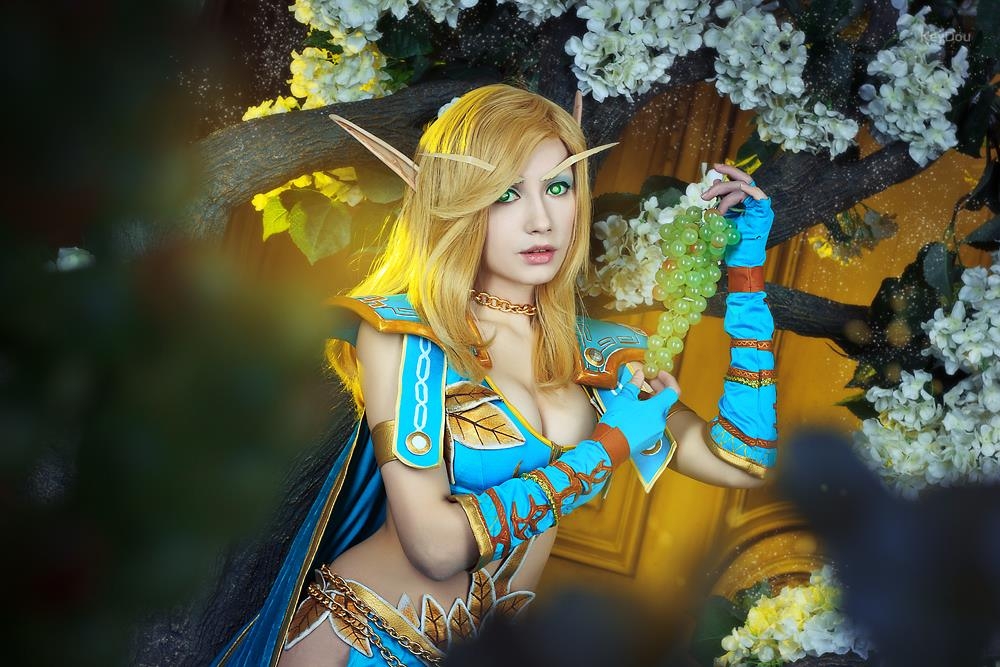 Blood Elf wearing Robes of the Guardian Saint (World of Warcraft) 9