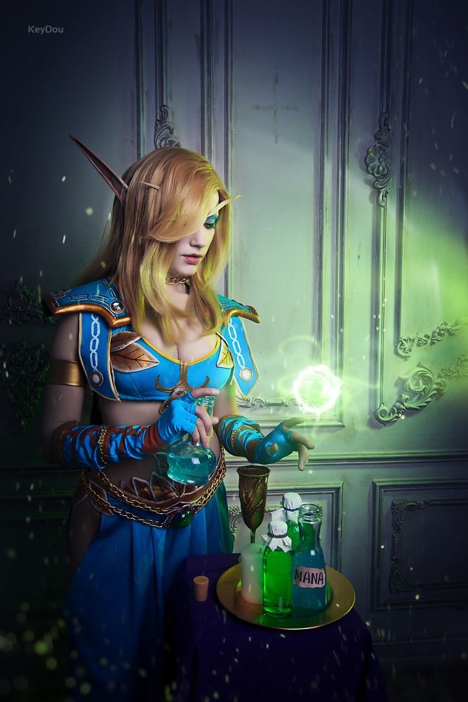 Blood Elf wearing Robes of the Guardian Saint (World of Warcraft) 5