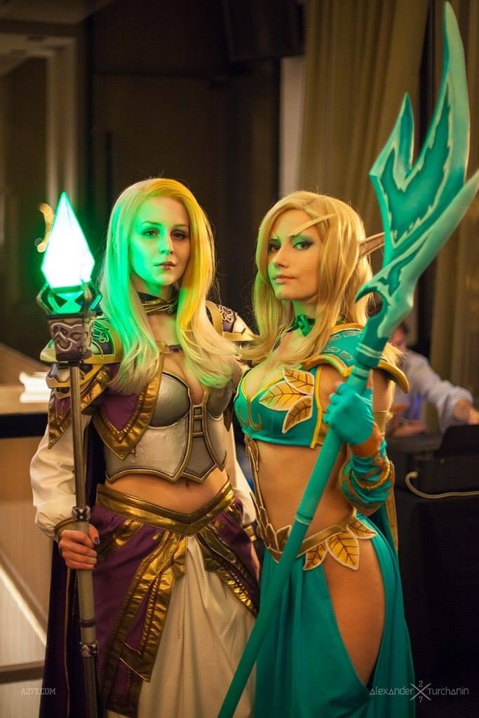 Blood Elf wearing Robes of the Guardian Saint (World of Warcraft) 6