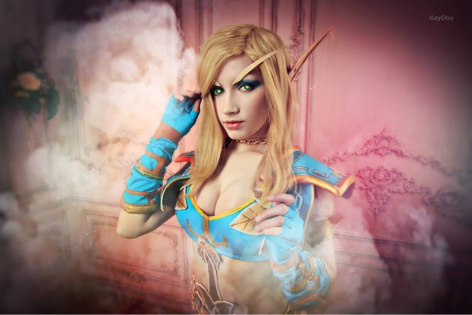 Blood Elf wearing Robes of the Guardian Saint (World of Warcraft) 7